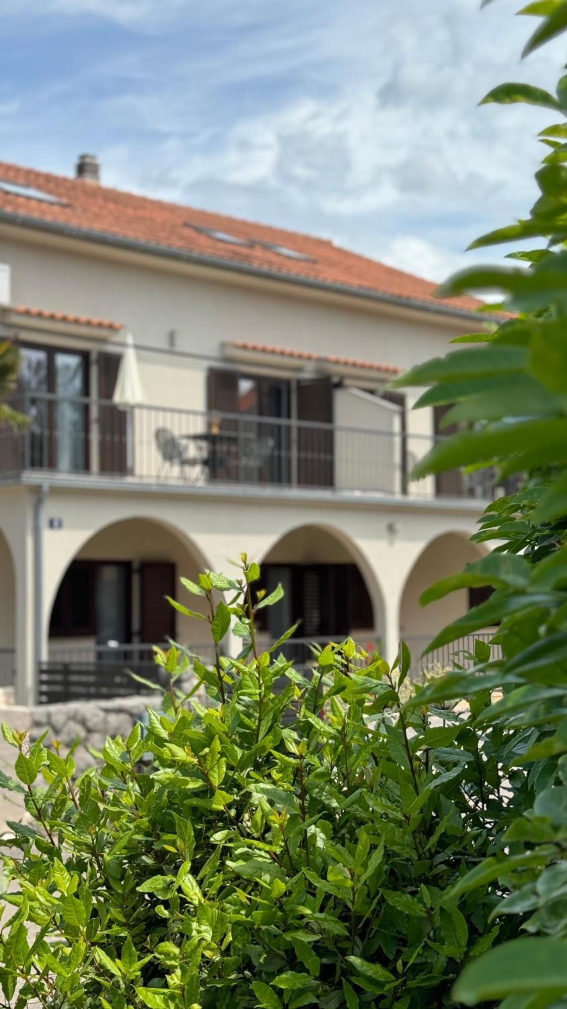 Apartments Ein Haus In Der Sonne Malinska Pokoj fotografie